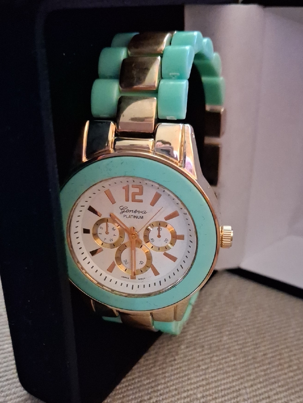 Geneva Mint Green and Gold Women's Bracelet Watch - Picture 3 of 6